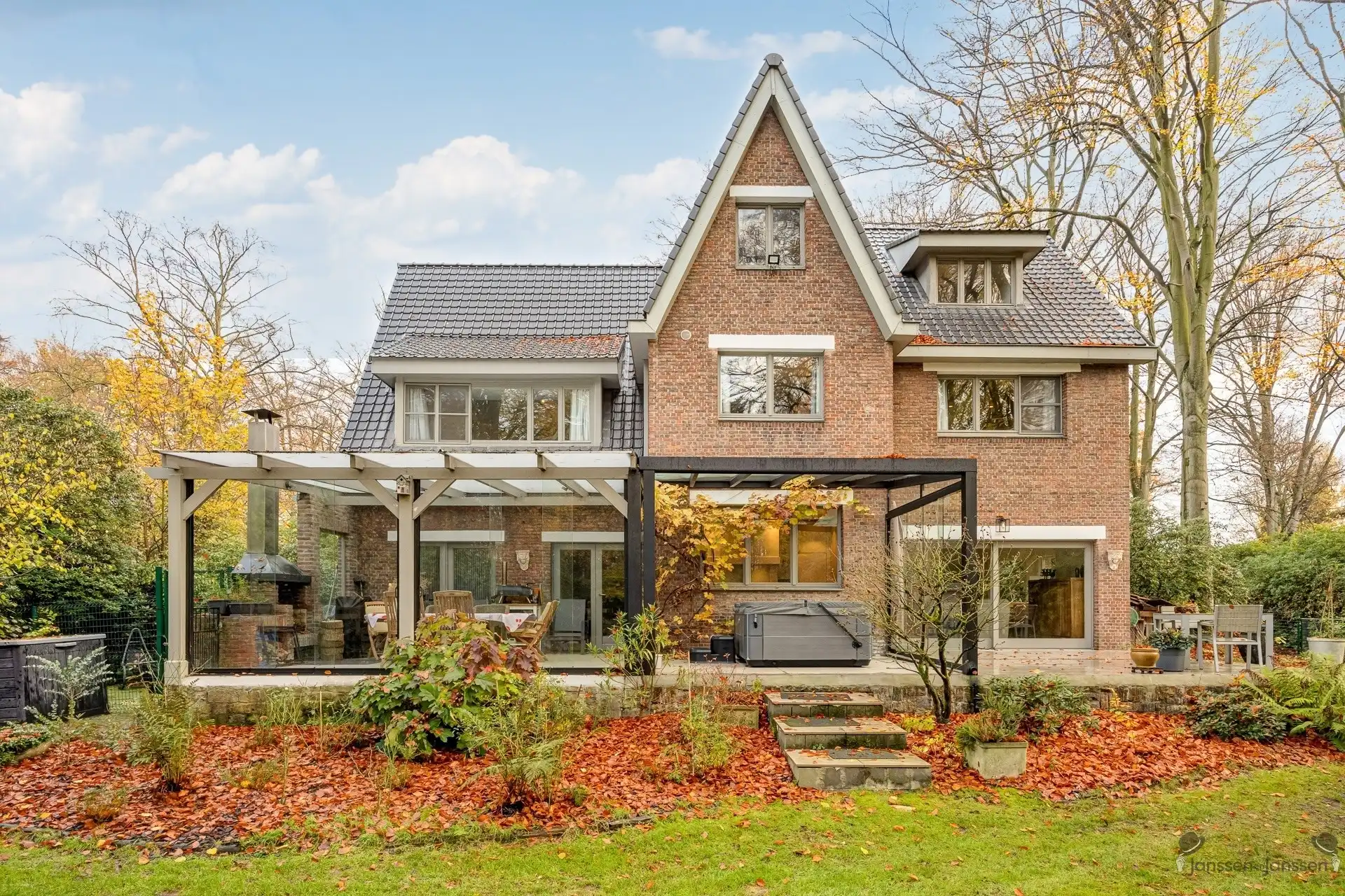 Exclusieve villa op 10.500 m² op residentiële toplocatie foto 25