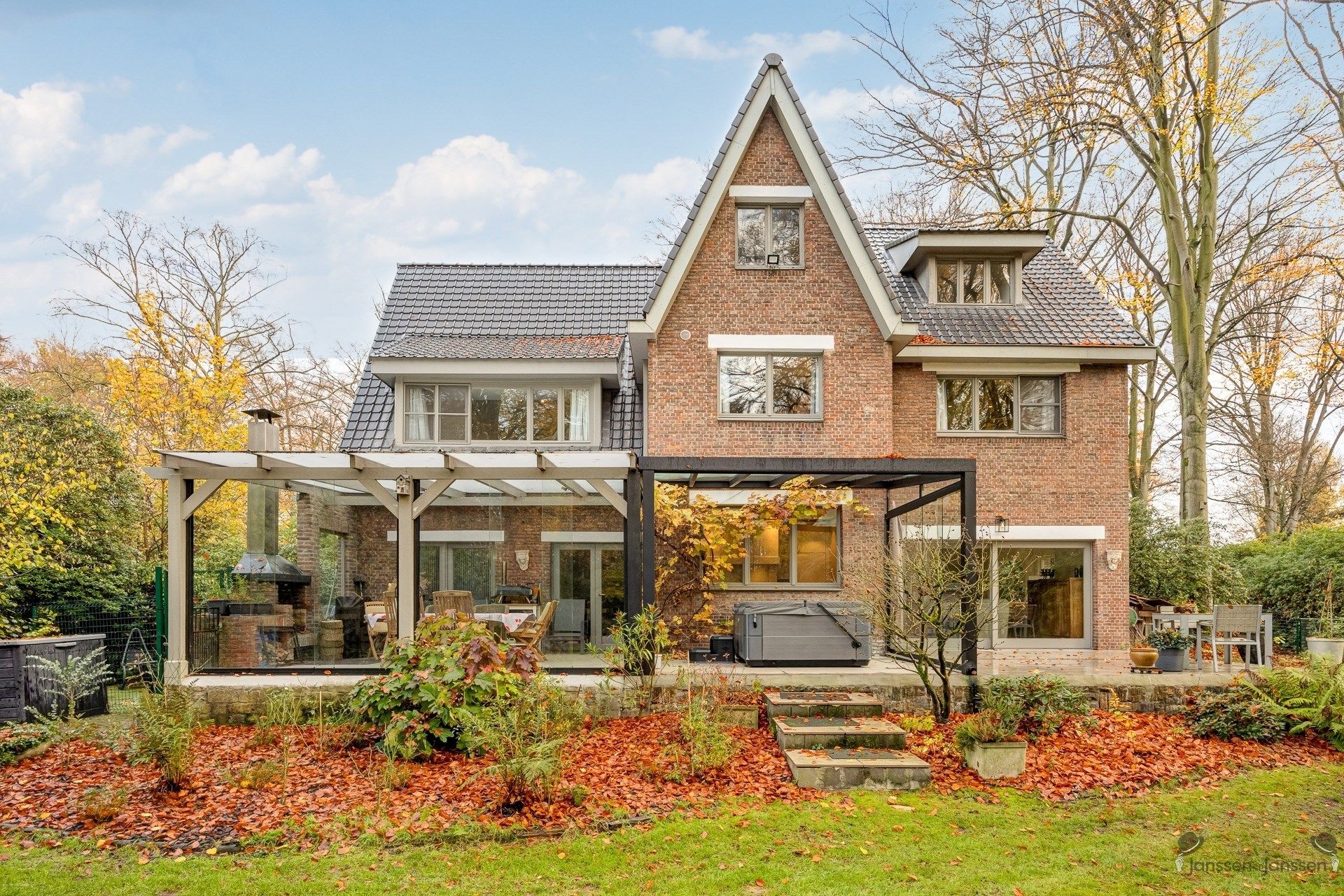 Exclusieve villa op 10.500 m² op residentiële toplocatie foto 25