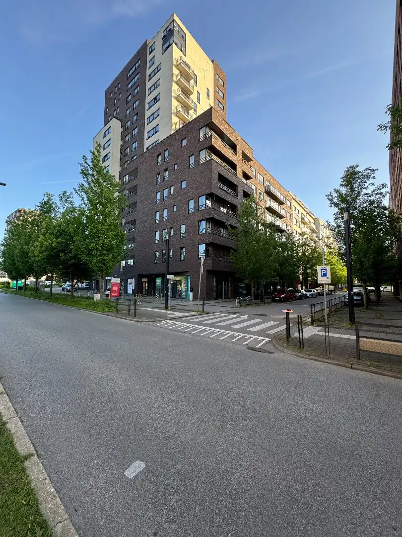 studio op 15e verd. met kelder en parkeerplaats foto {{pictureIndex}}
