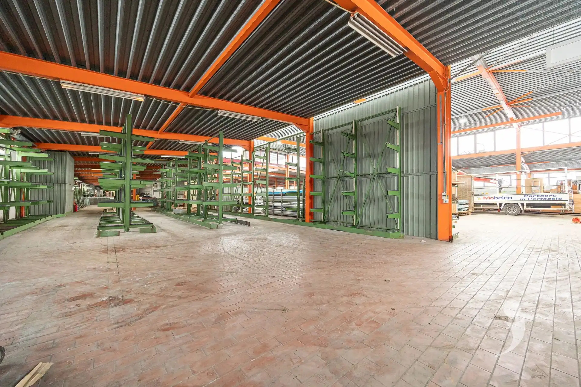 Site met industriële hal en veel potentieel foto 4