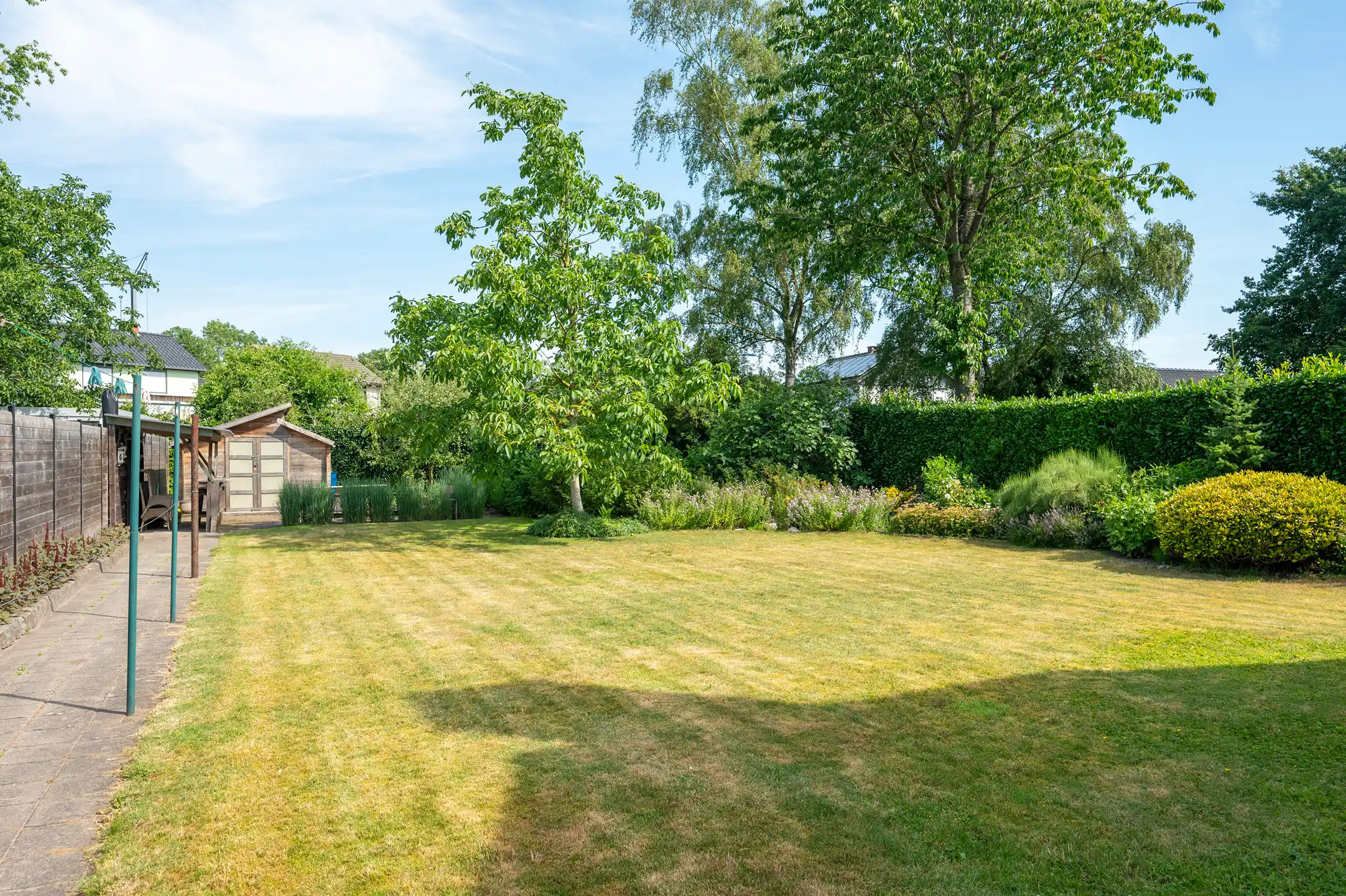 Woning in een gegeerde buurt foto 23