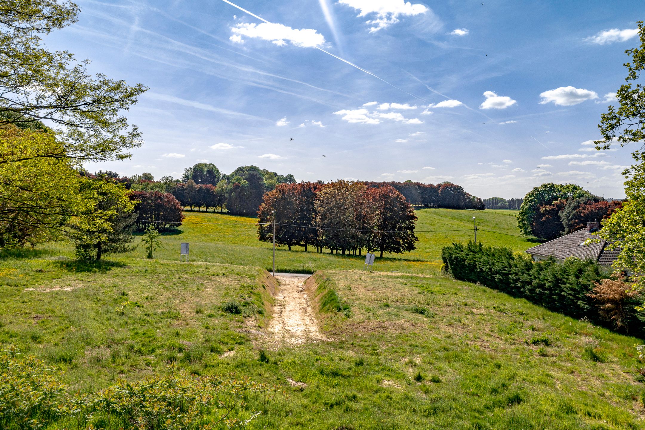 Bouwgrond van 889m² voor villa met prachtige verzichten foto {{pictureIndex}}