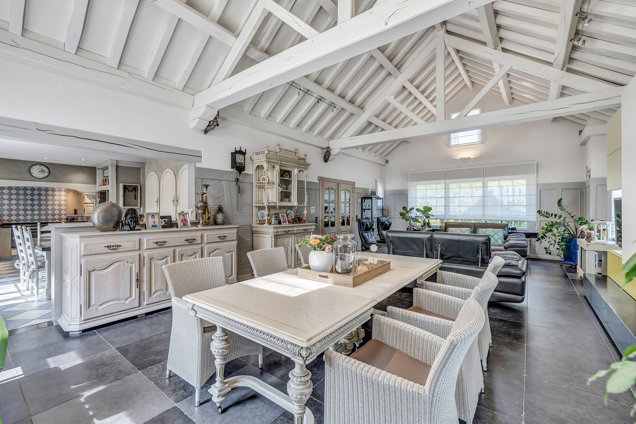 Instapklare ruime woning met loods(verkoop onder aandelen) foto 5