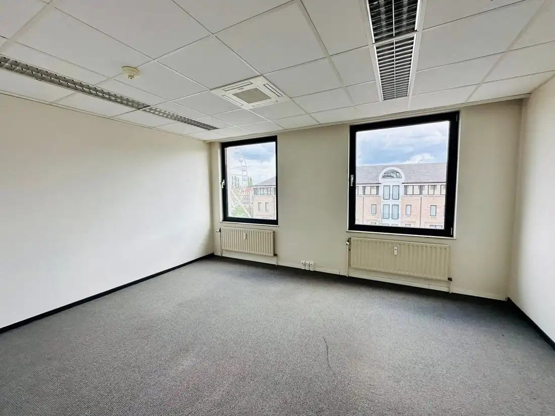 Iconisch kantorencomplex of commerciële ruimte te Hasselt centrum foto 7