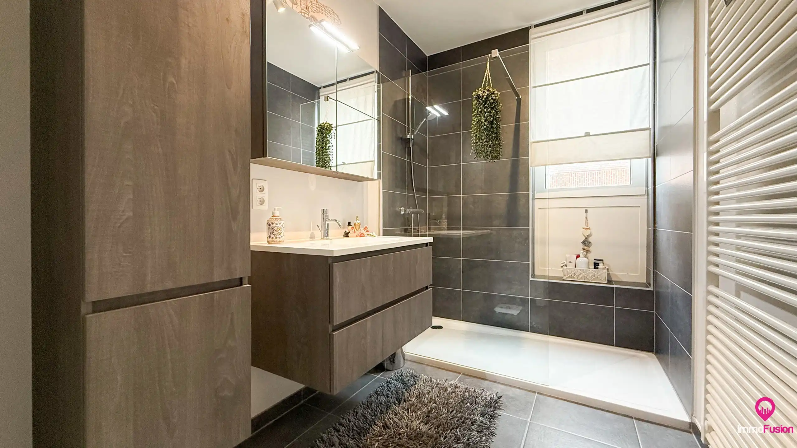 Modern appartement , bemeubeld met vrij uitzicht en parkeerplaats! foto 17