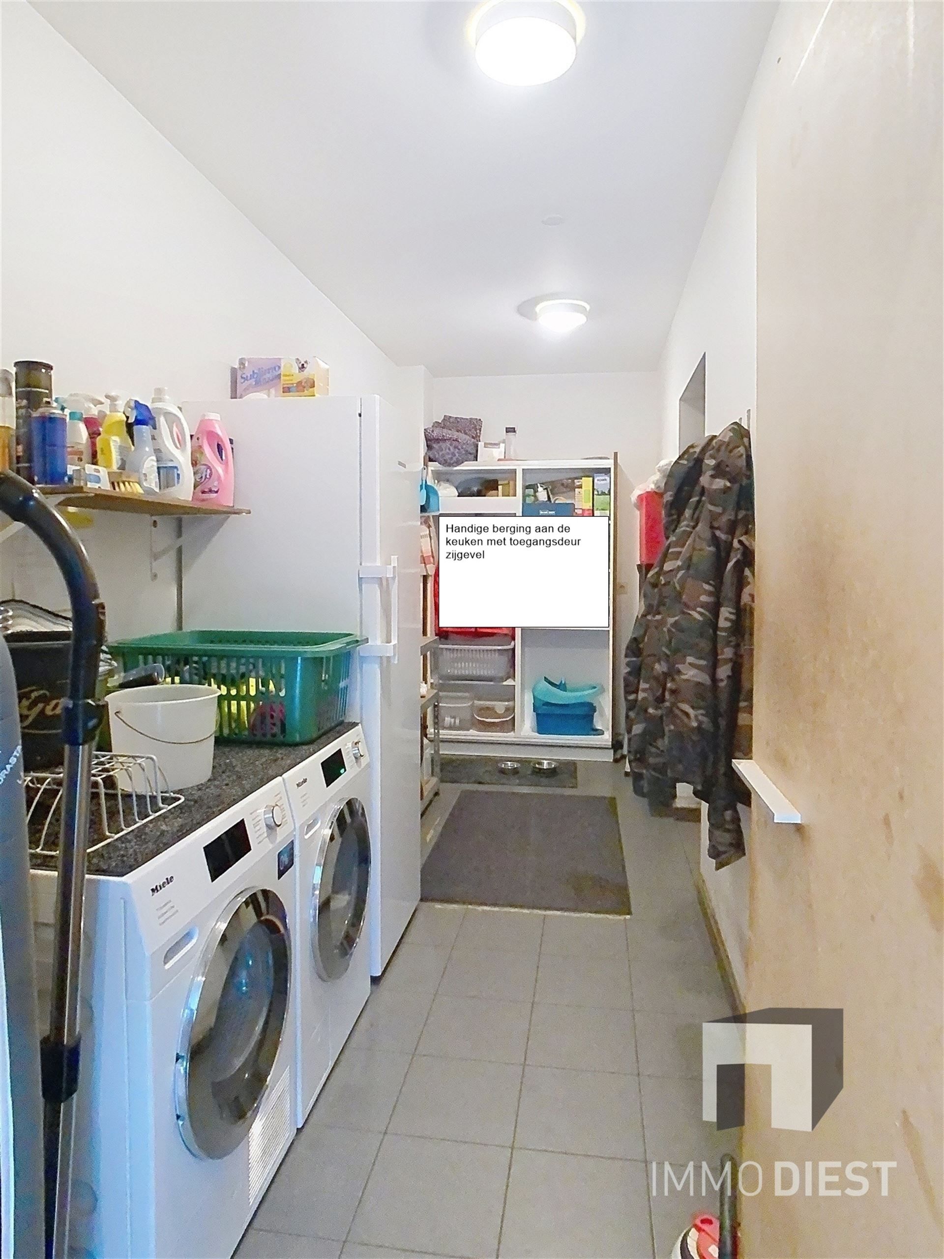 Moderne en strakke villa met veel lichtinval foto 37