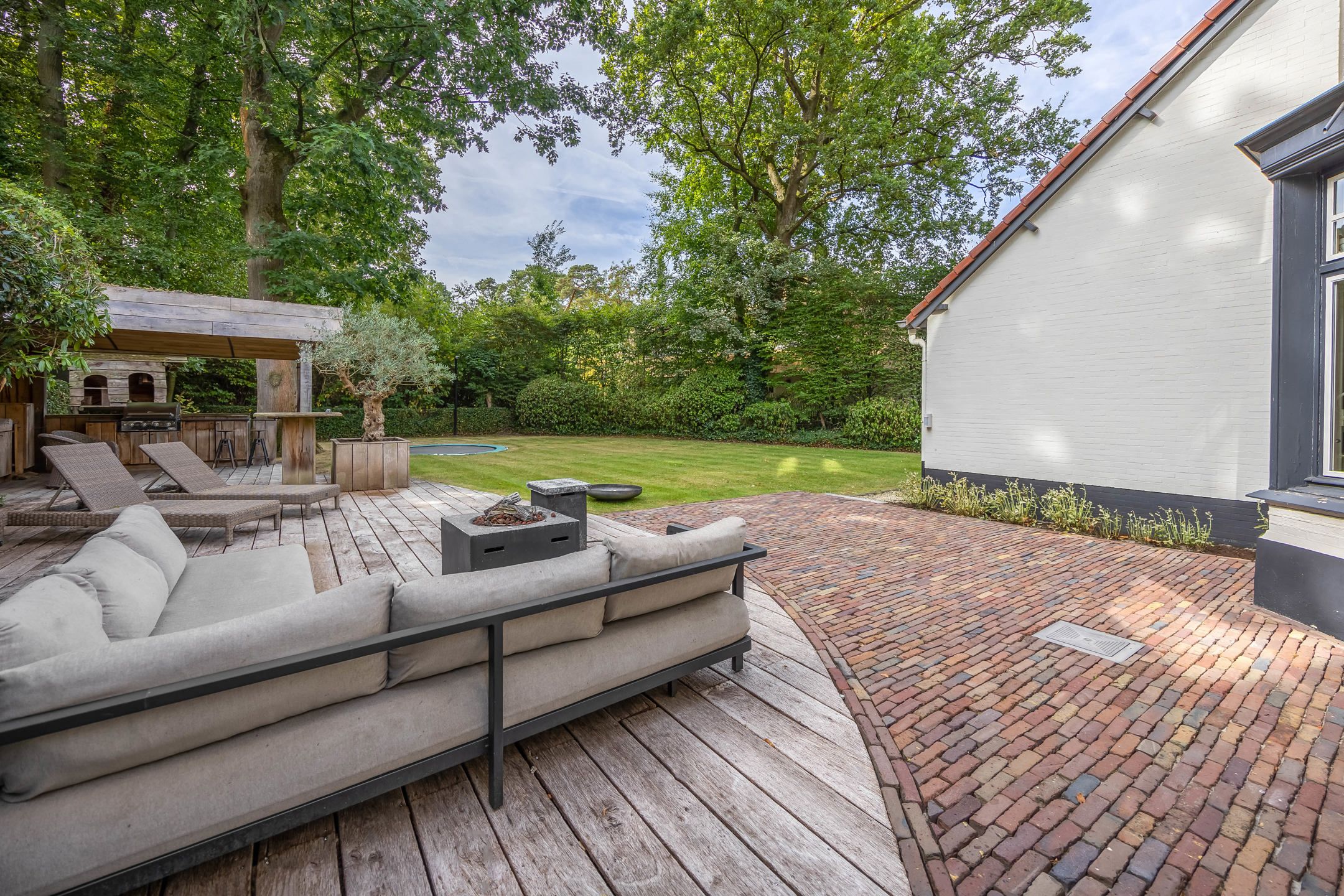 Karaktervolle villa op ca 1.780 m² met bijgebouw en garage foto 22