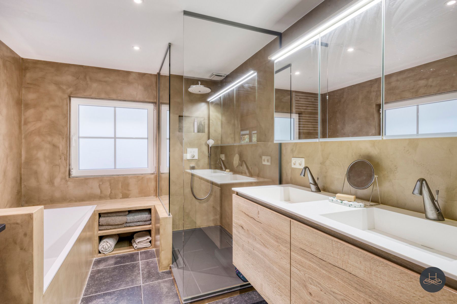 Indrukwekkende groen gelegen villa met zwembad en poolhouse  foto 25