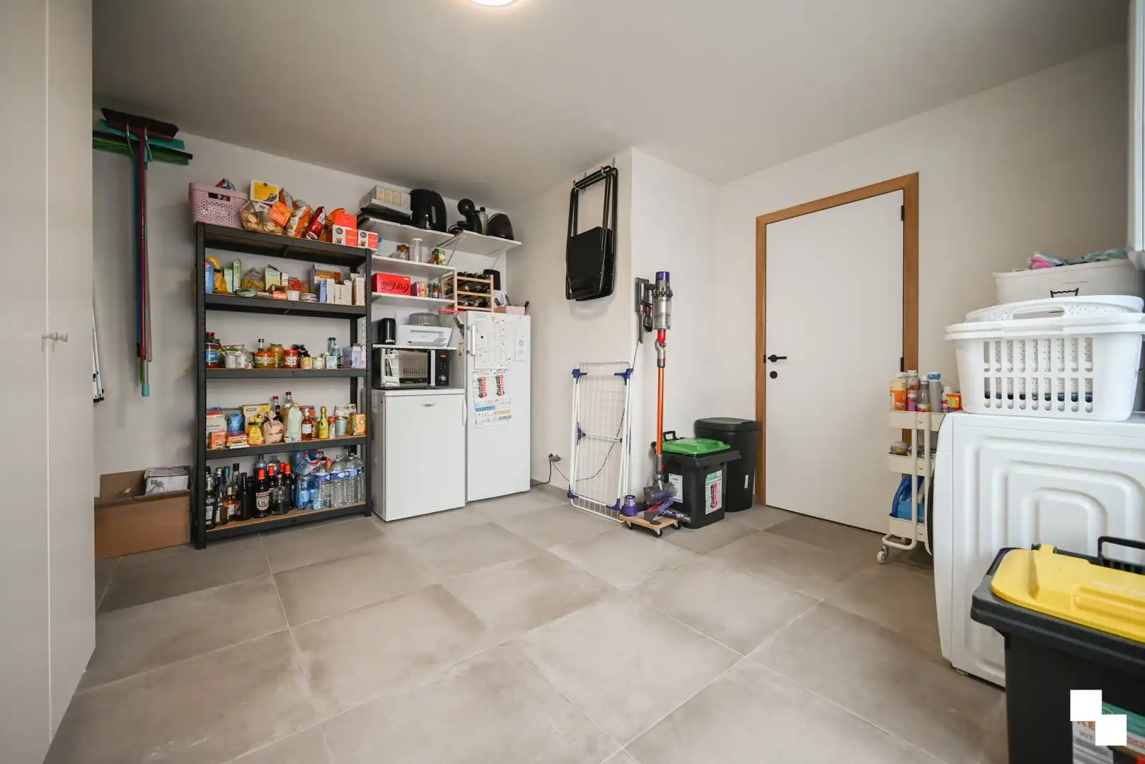Rustig gelegen, instapklare gezinswoning met drie slaapkamers te Izegem foto 4