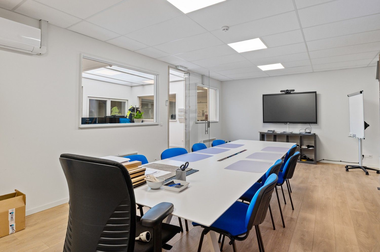 Functioneel magazijn met kantoorruimte en parkeergelegenheid op toplocatie! foto 7