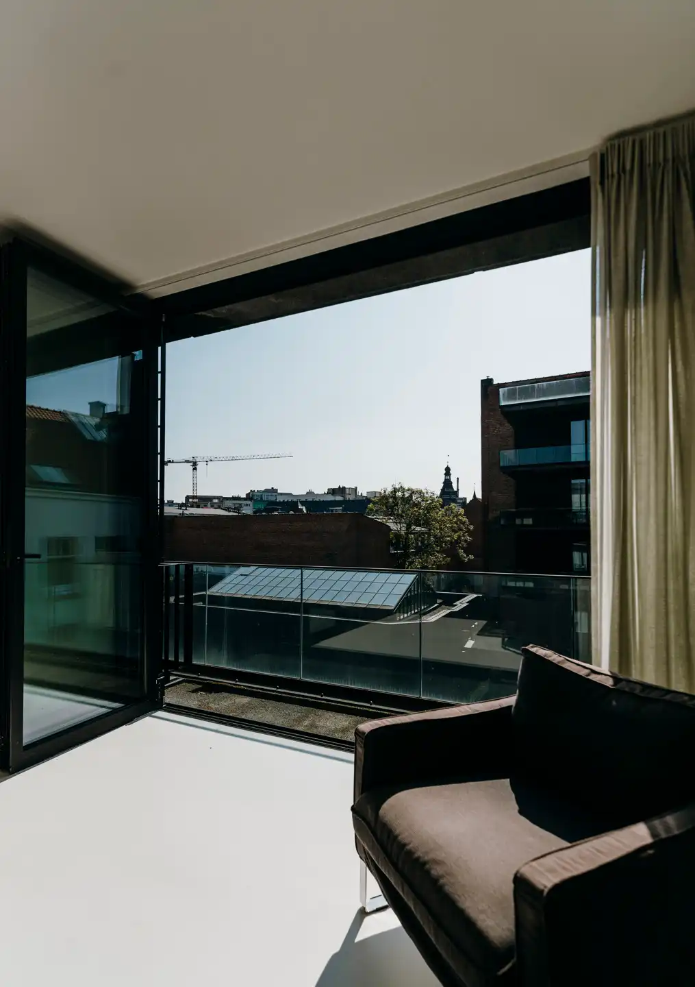 ANTWERPEN - Zonnige loft nabij Theaterplein foto 2