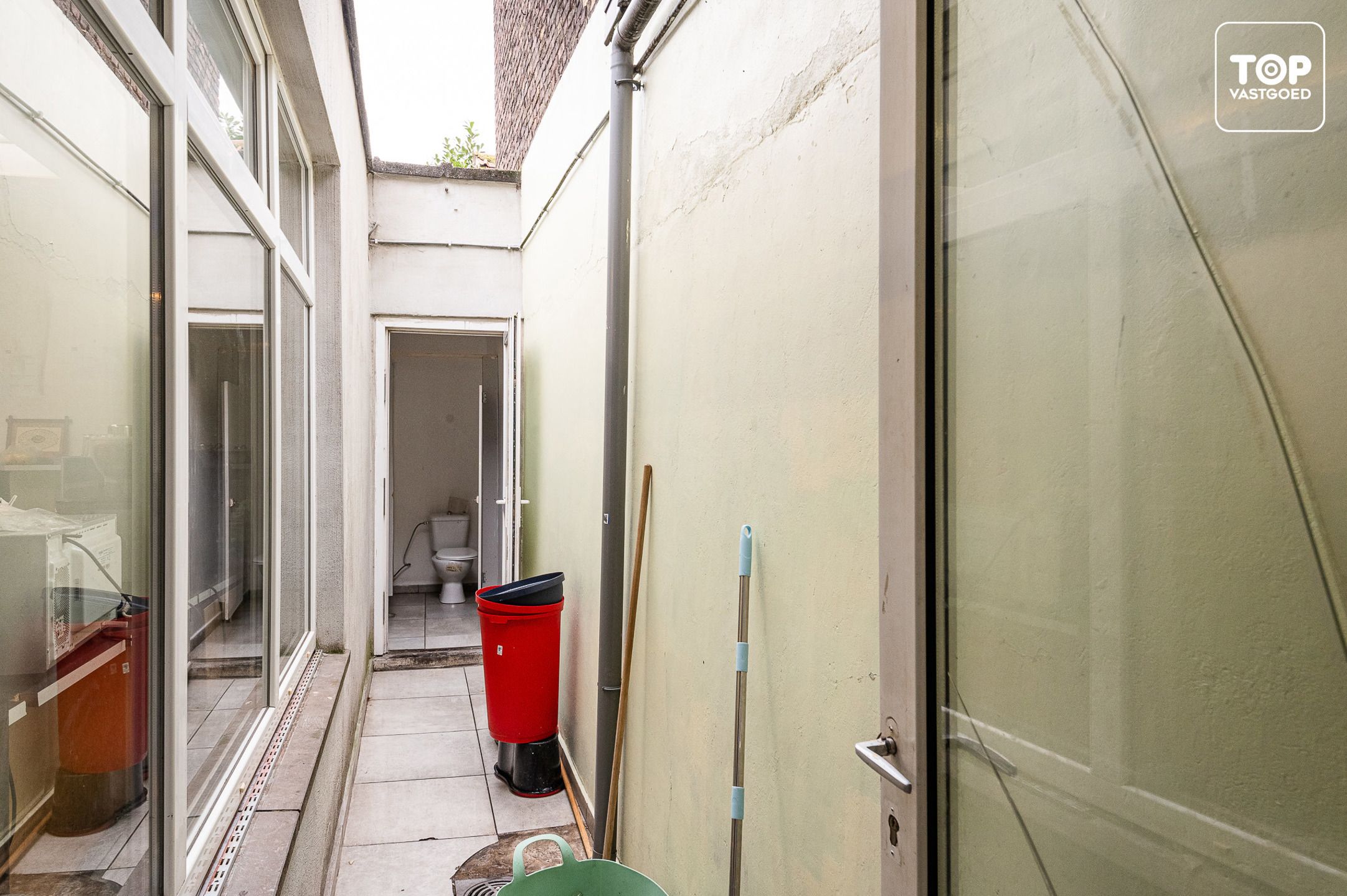 DISCREET Centraal gelegen (opbrengst) eigendom met verhuurd handelsgelijkvloers en 2-slaapkamer woonst foto 20