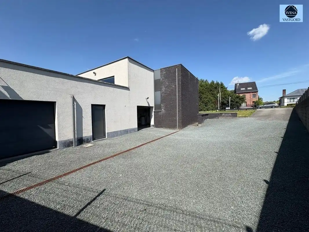 APPARTEMENT MET MAGAZIJN GELEGEN IN KMO ZONE foto 23