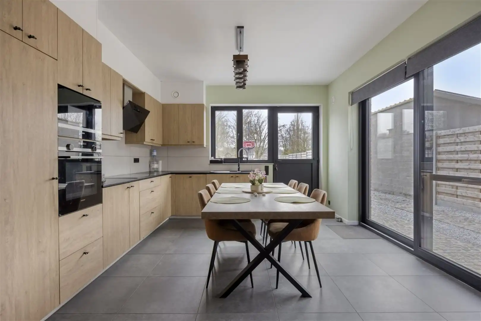 uitzonderlijke eigendom met garage en grote tuin (2287 m²) foto 3