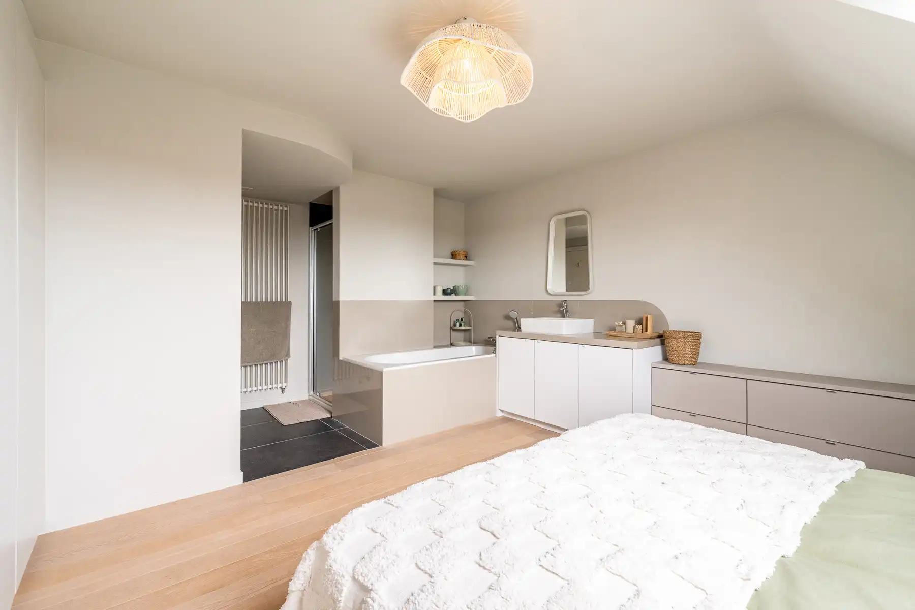 Gemeubeld instapklaar duplexappartement gelegen Lippenslaan foto 18