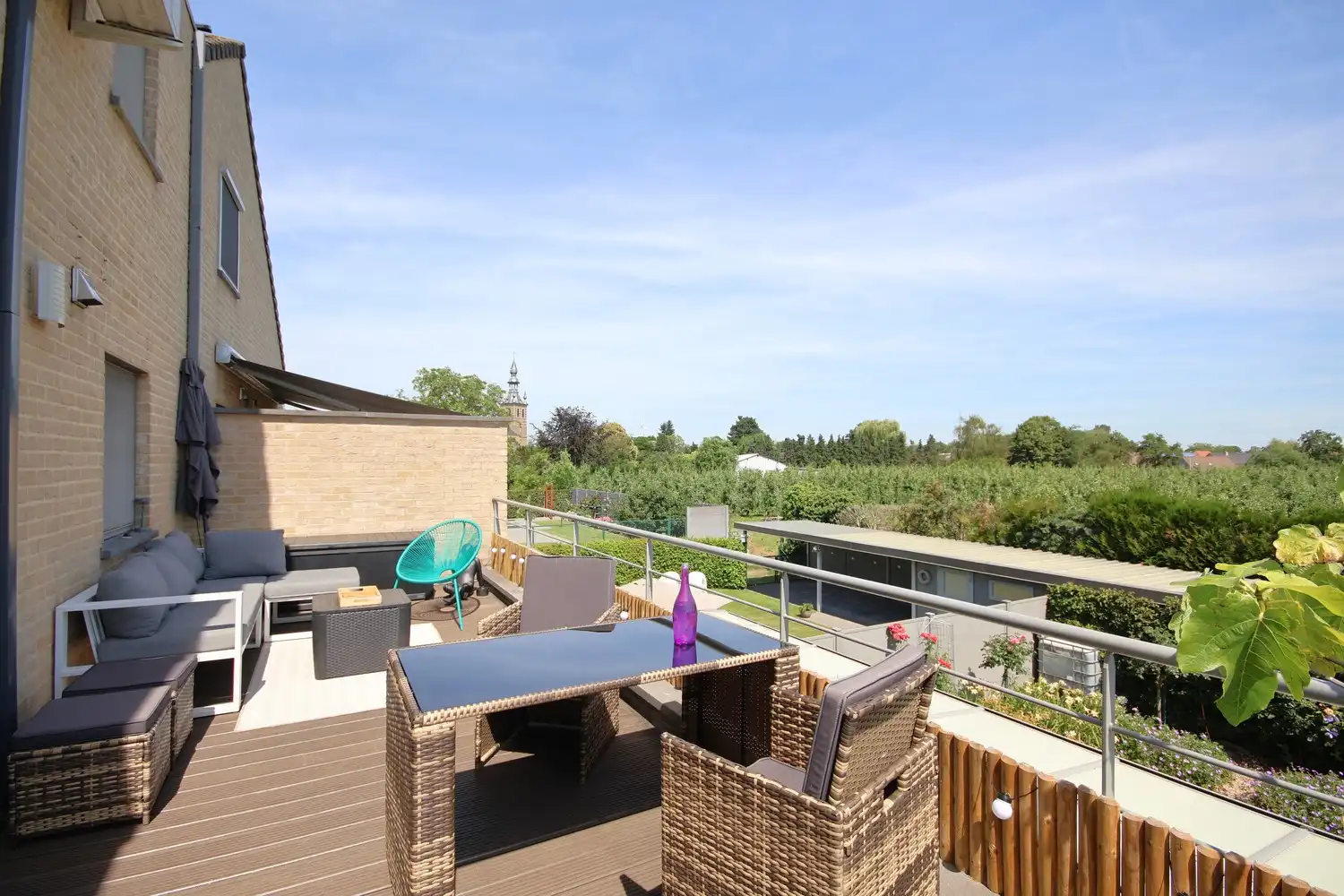 Zeer ruim duplexappartement met 3 slaapkamers in een groene omgeving foto 5