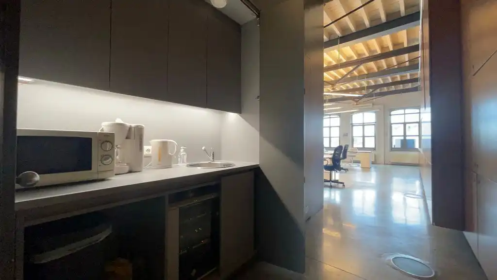 Trendy kantoor in gerenoveerd pakhuis nabij het Eilandje foto 7