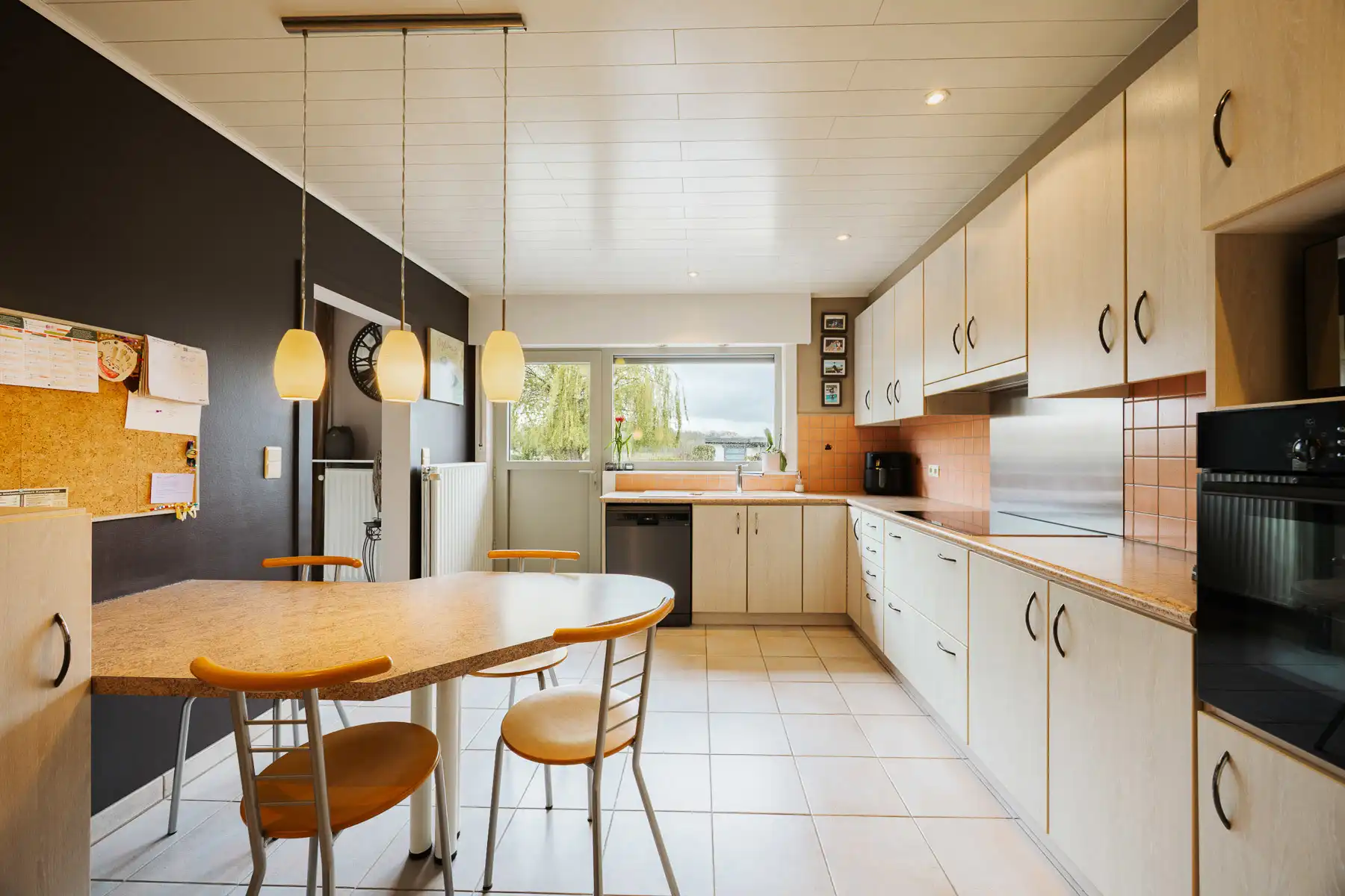 Ruime, instapklare woning met mooie tuin in groene omgeving foto 13