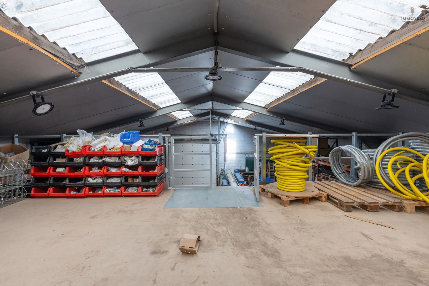 Multifunctioneel pand met ruime loods foto 12