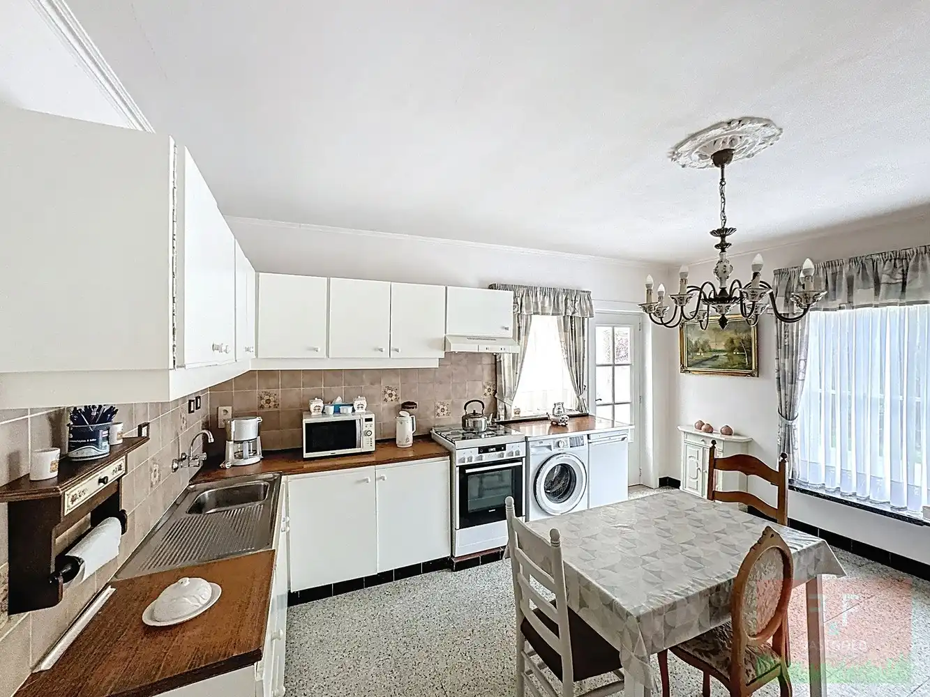 Open gezinswoning met ruime slaapkamers, garage en open tuin te Vlierzele foto 10