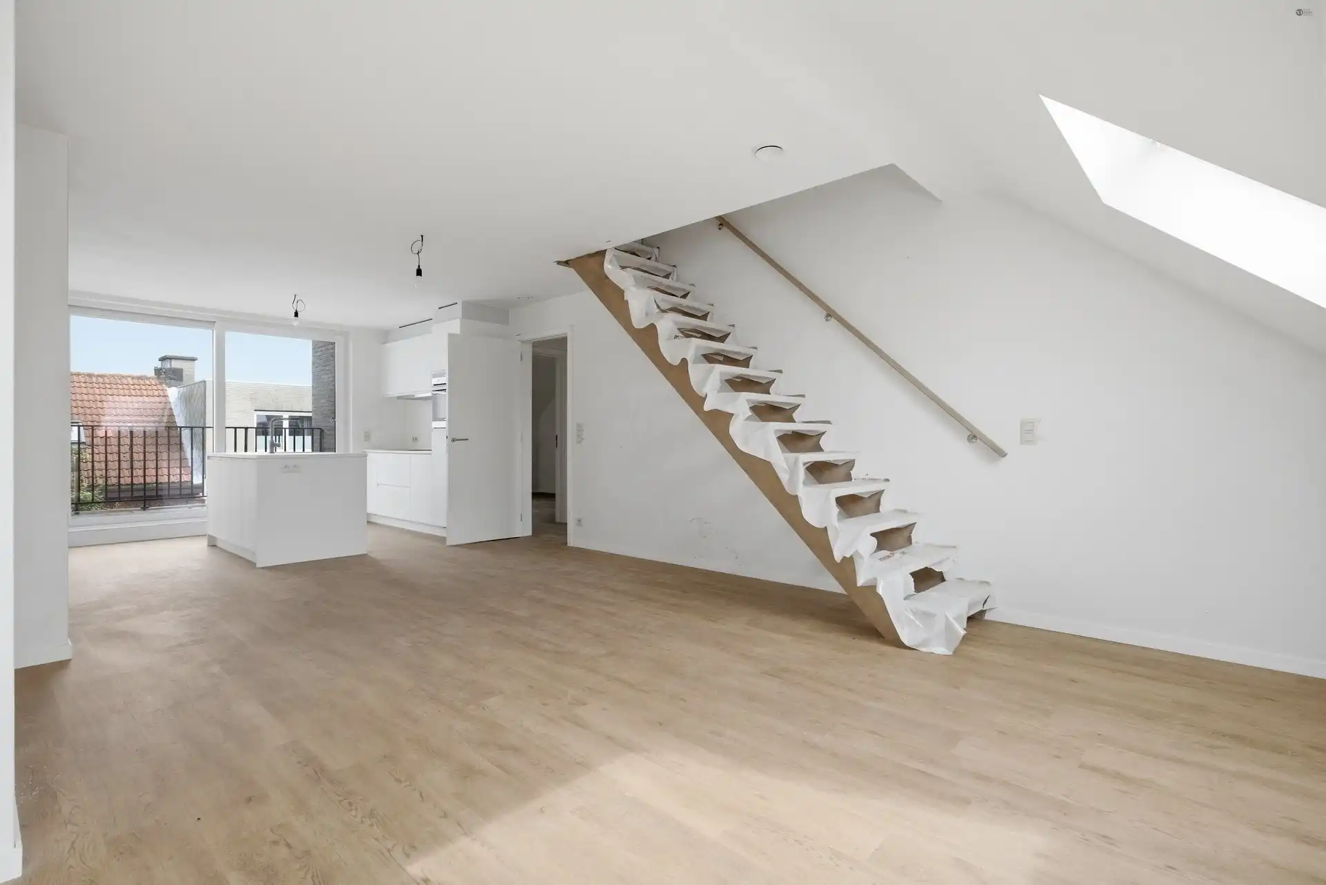 Ruim duplex appartement met 3 slaapkamers en 2 badkamers foto 3