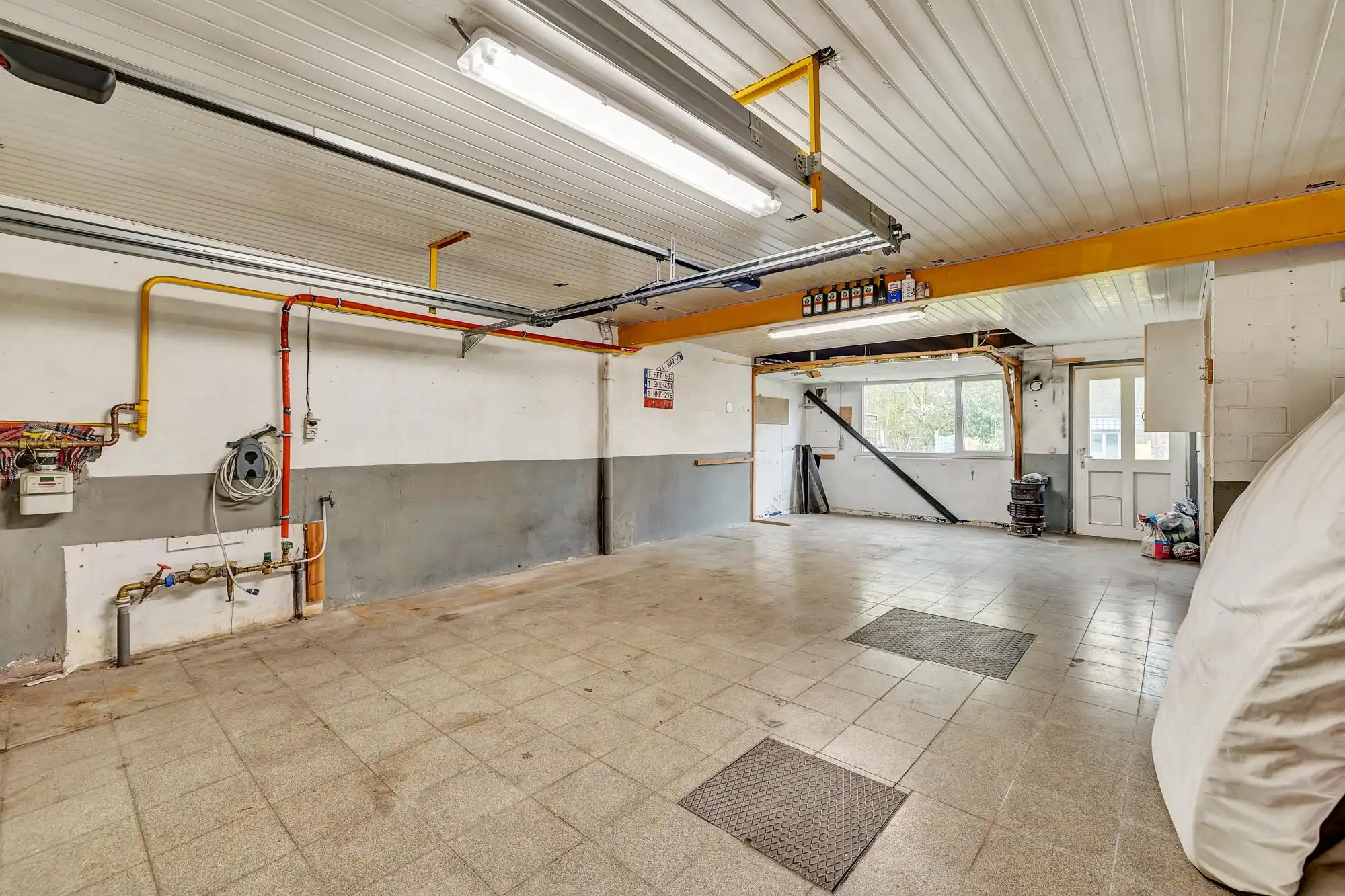 Instapklare woning met ruime garage foto 16