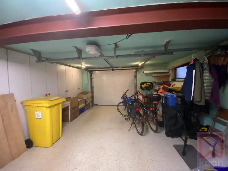 Ruime woning met tuin, 2 grote garages en kelder op grond groot 688m² foto 27