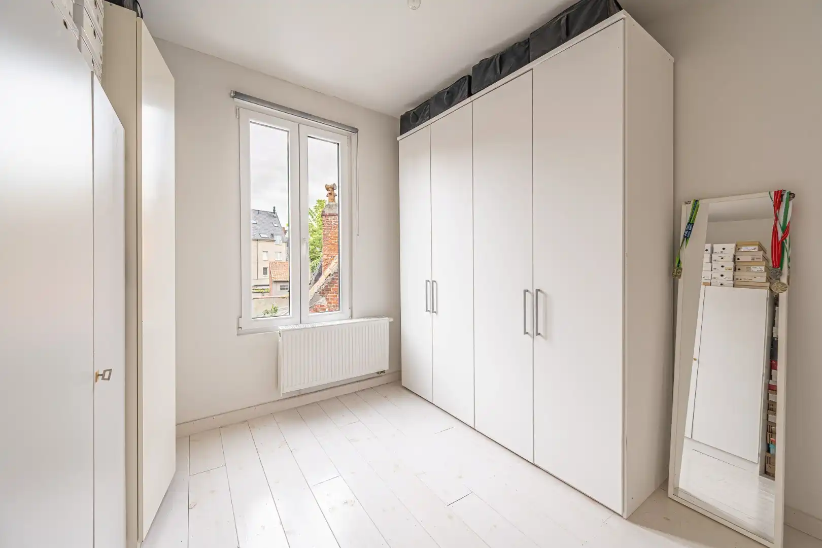 Instapklare karaktervolle woning met 4 slaapkamers en stadstuin in Roeselare foto 13
