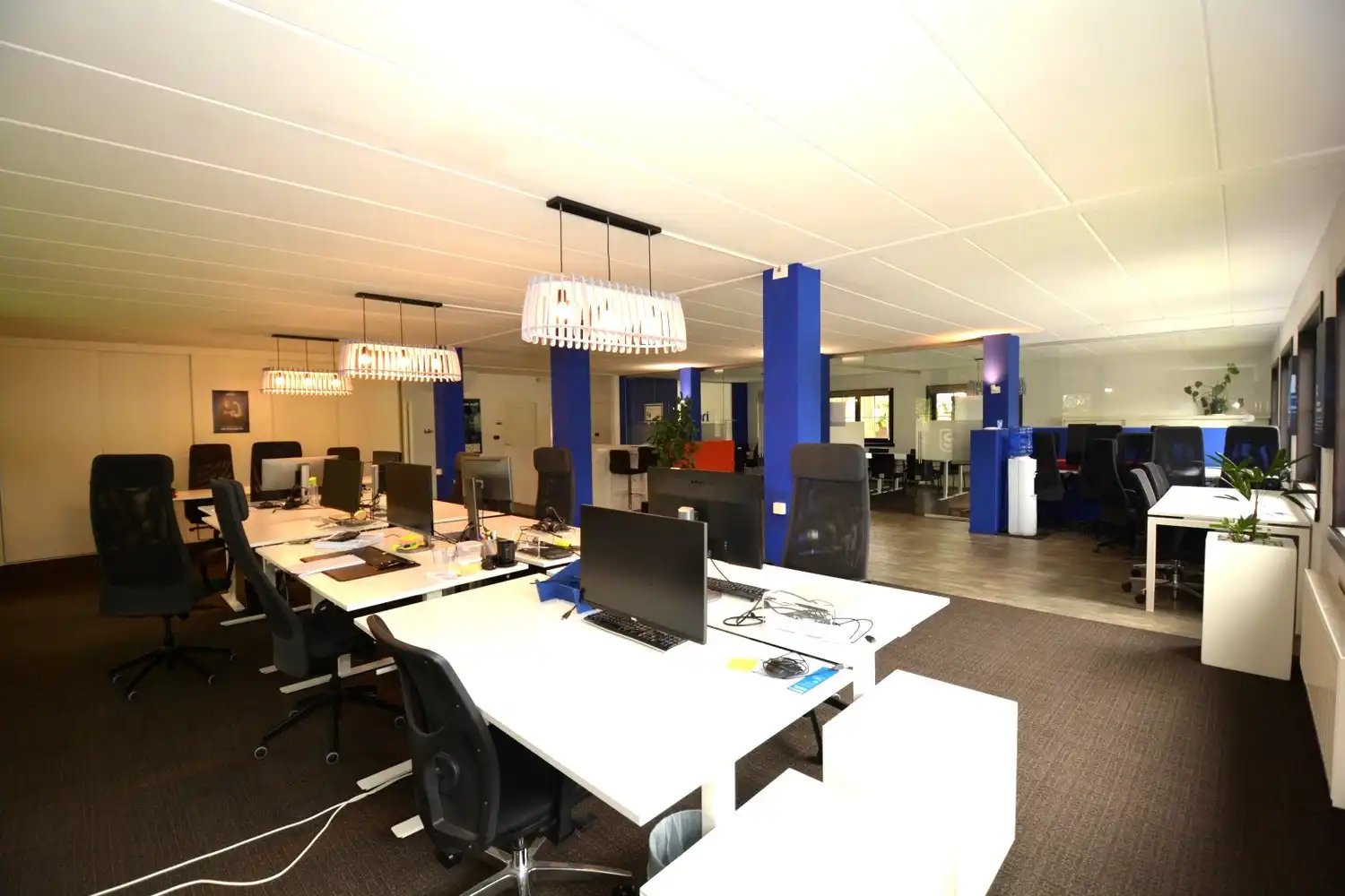 VERZORGD KANTOORGEBOUW MET PARKING! foto 5