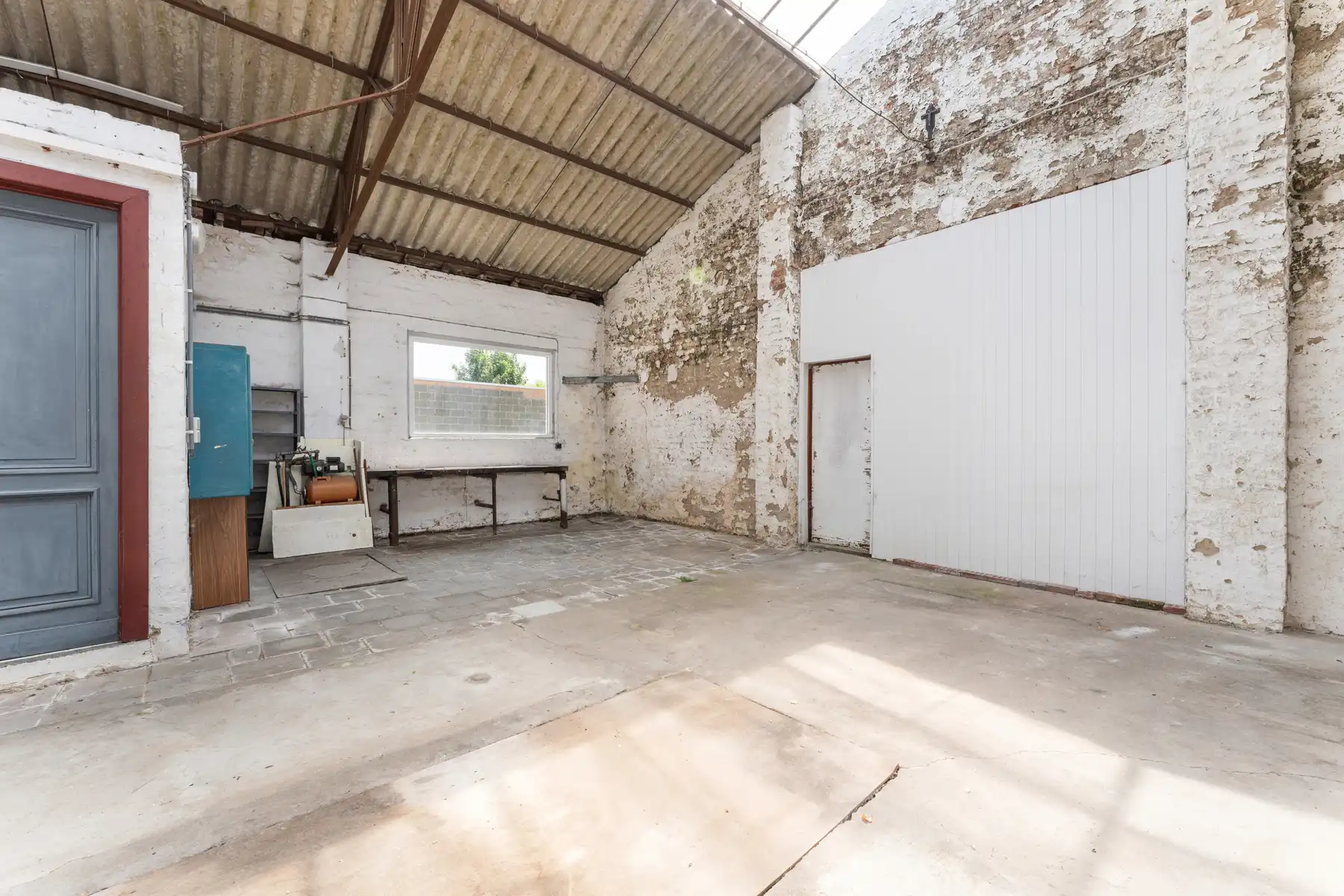 Statige woning met ruime loods foto 20