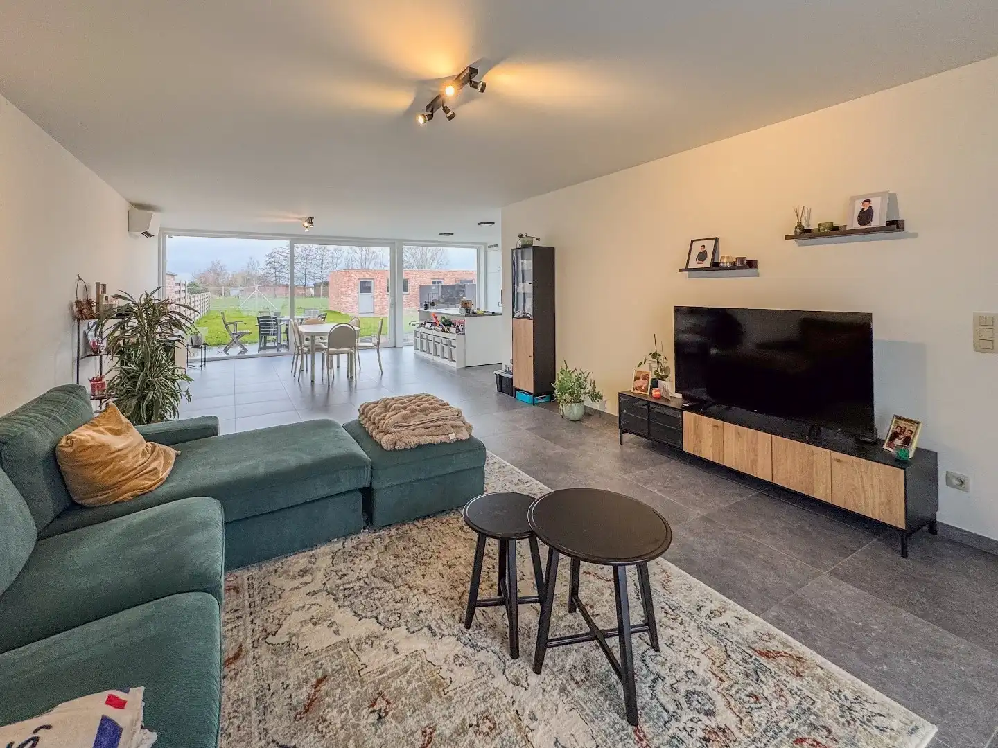 Prachtige nieuwbouwwoning met 3 slaapkamers, carport en tuin met tuinberging. foto 8