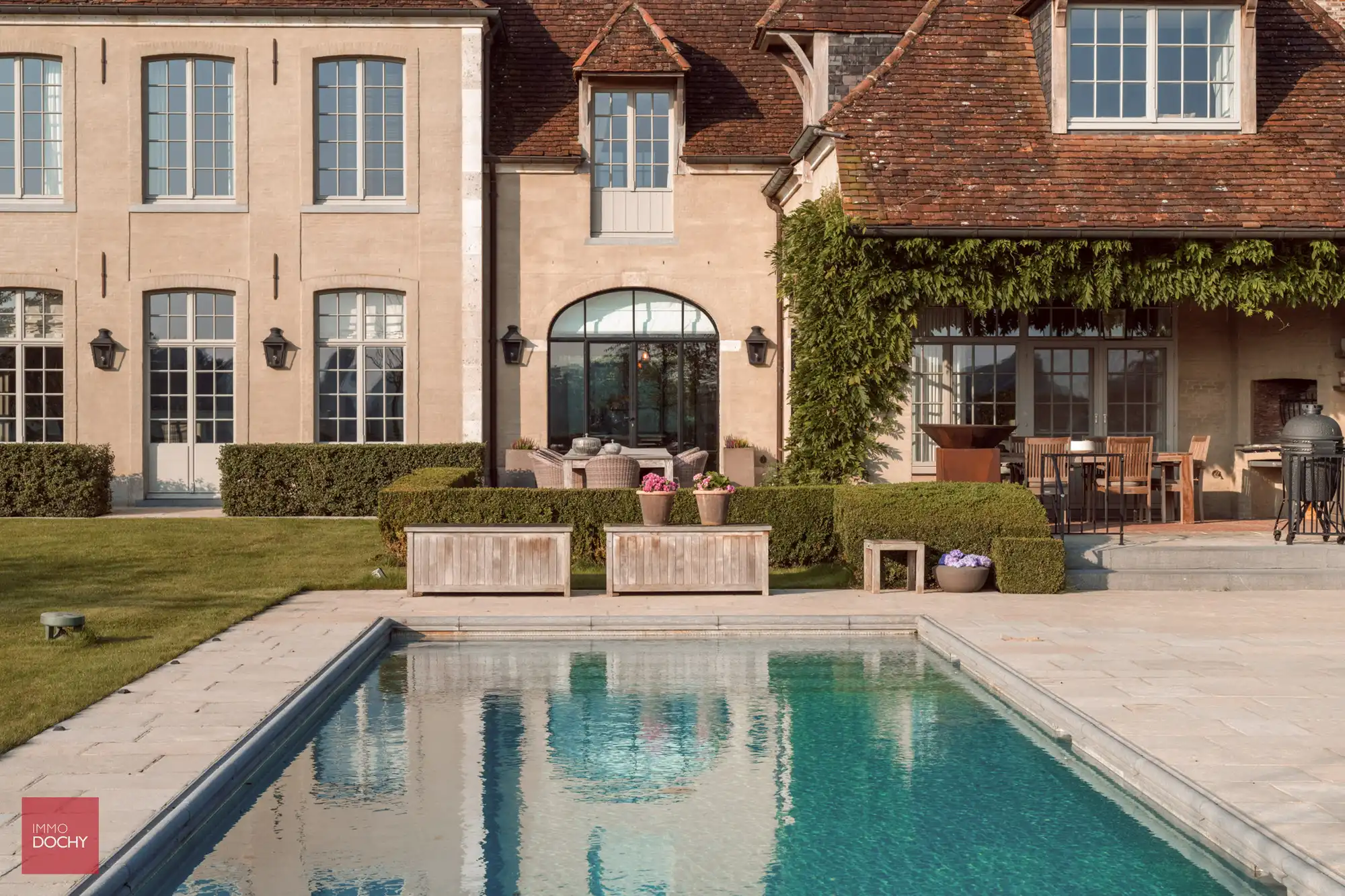 Recente luxe-villa met zwembad foto 8