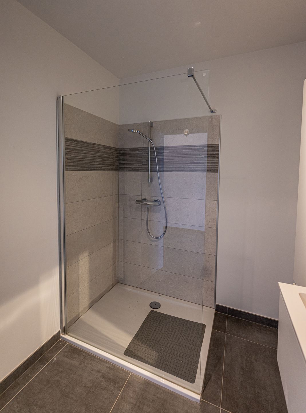 Duplexappartement met groot terras, gelegen in het centrum van Schriek. foto 10