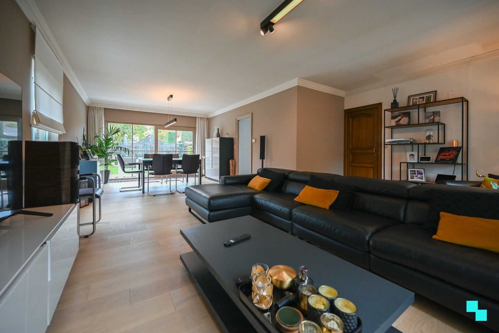 Ruime, instapklare gezinswoning met vier slaapkamers en dubbele garage, vlakbij centrum Izegem foto 6