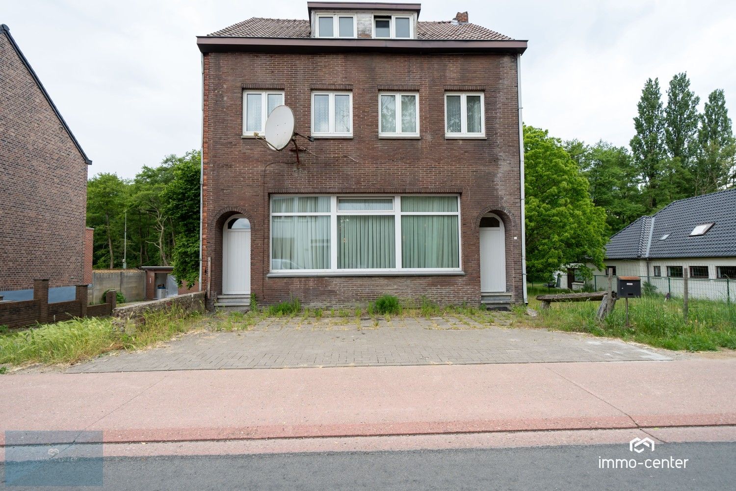 Hoofdfoto van de publicatie: Te koop: Ruime open bebouwing met 5 slaapkamers en grote tuin – vlakbij Thor Park, Genk