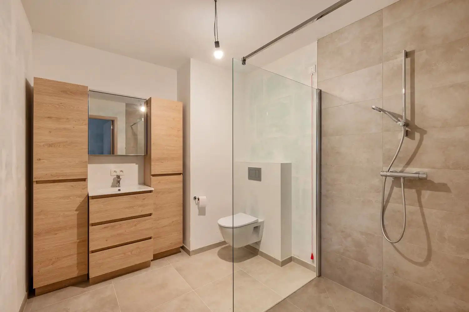 PRACHTIG 3 SLAAPKAMER APPARTEMENT MET ONDERGRONDSE AUTO-STAANPLAATS EN AANPALENDE BERGING foto 9