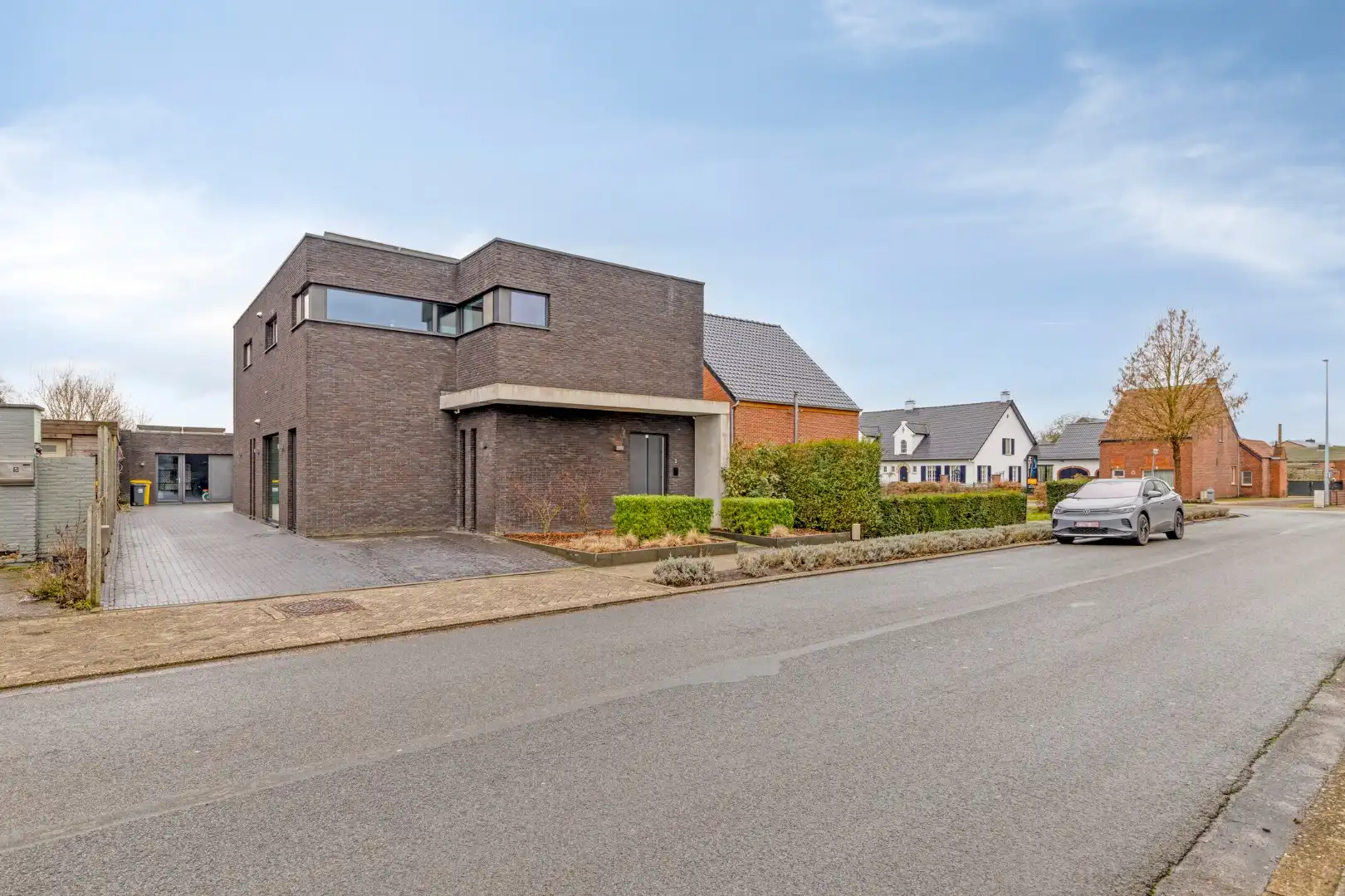 Moderne energetische woning met 4 SLPKS en bijgebouw !  foto {{pictureIndex}}