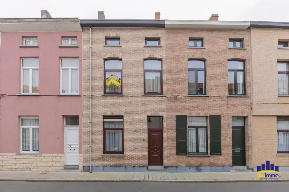 Te koop: Op te frissen stadswoning met 3 slaapkamers & koertje in Ledeberg foto {{pictureIndex}}