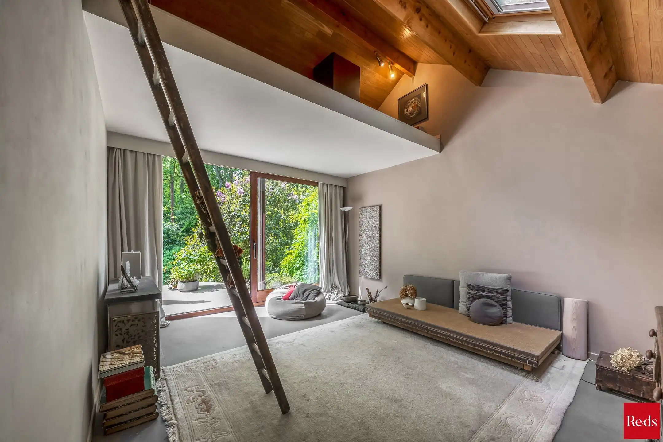 Architecturale woning in het groen met veel licht foto 13