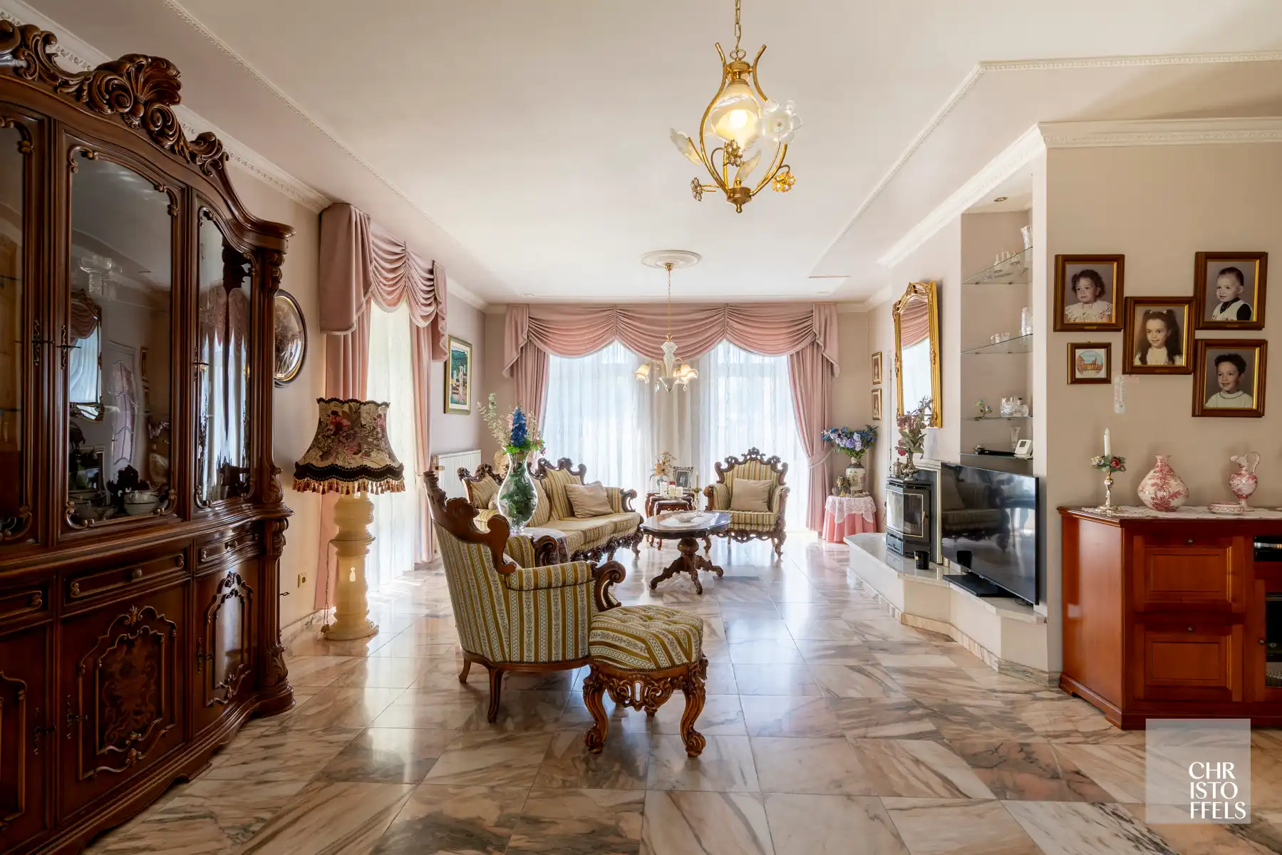 Zeer ruime woning met twee studio's op een perceel van 1950 m²! foto 5