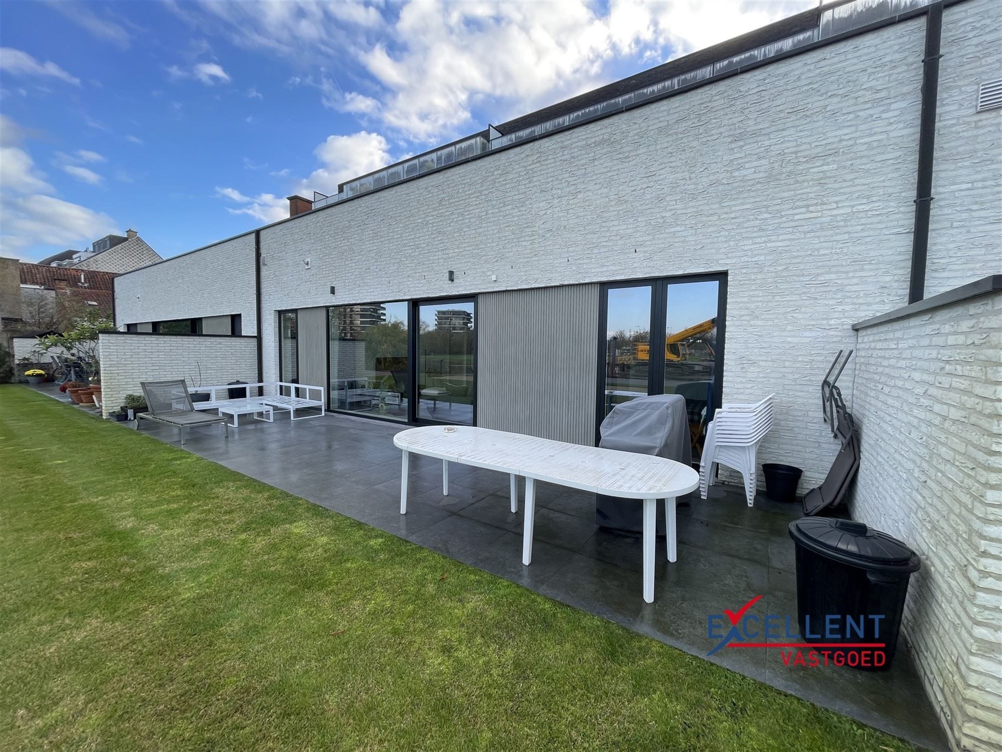 Energiezuinig gelijkvloers appartement te huur met zicht op de Leie! foto {{pictureIndex}}