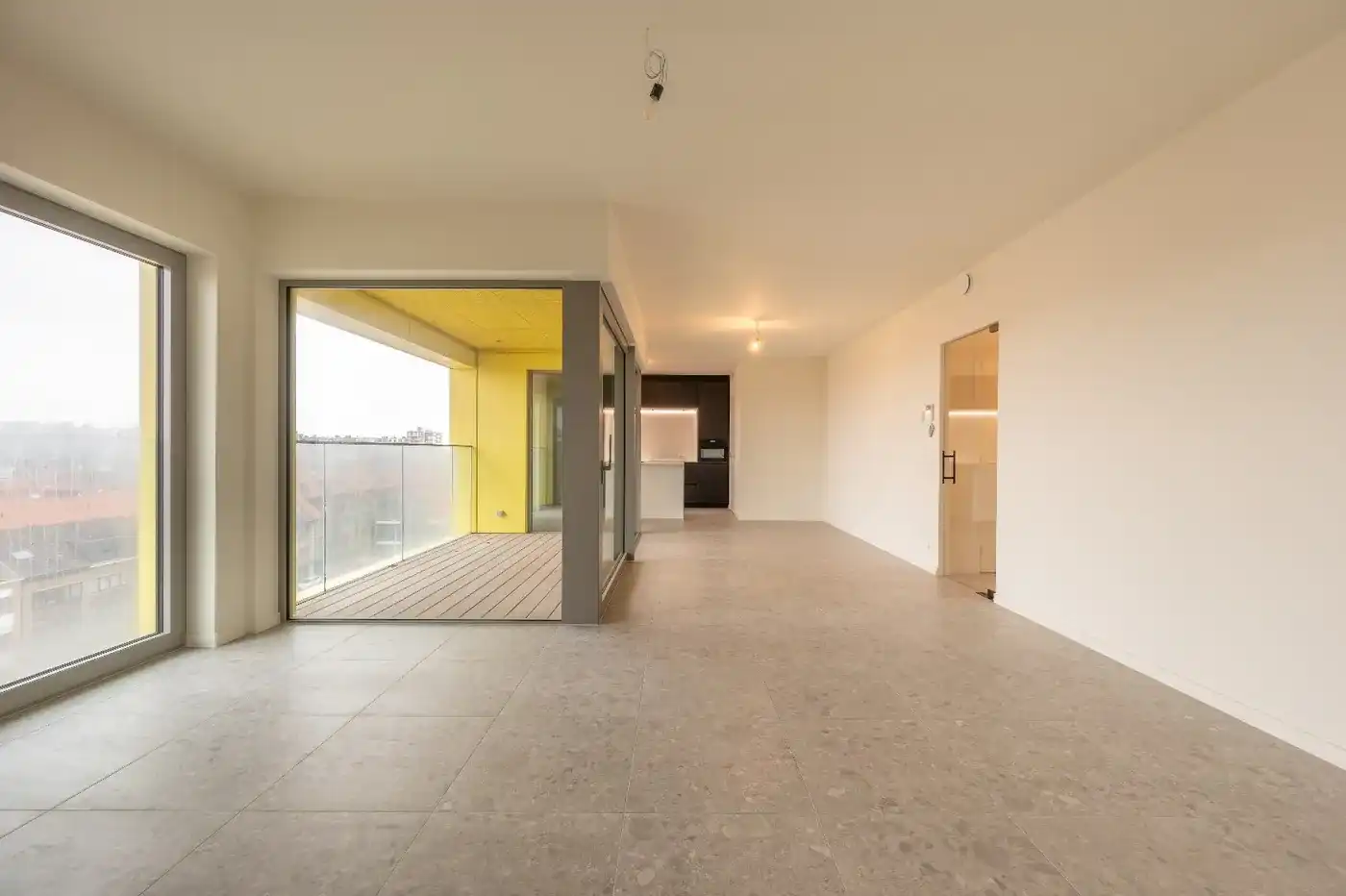 Stijlvol 2-slaapkamerappartement in iconische HOOST met westgericht terras foto 4