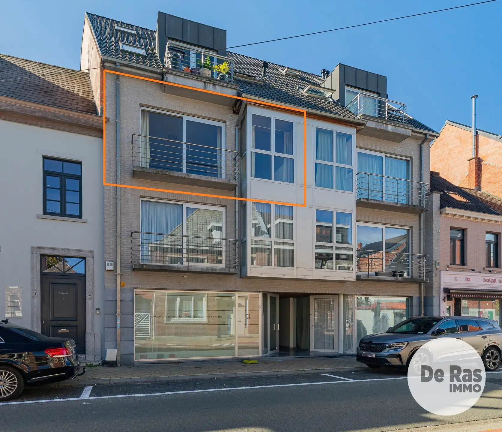 LEDE - Ruim en instapklaar appartement aan de markt van Lede foto {{pictureIndex}}