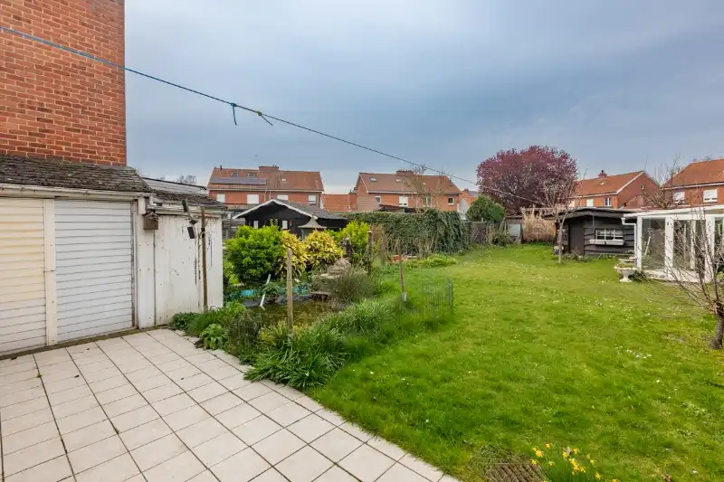 Te moderniseren woning  met 3 slaapkamers, bureau, garage en grote tuin (totale grondoppervlakte 308m²). foto 13