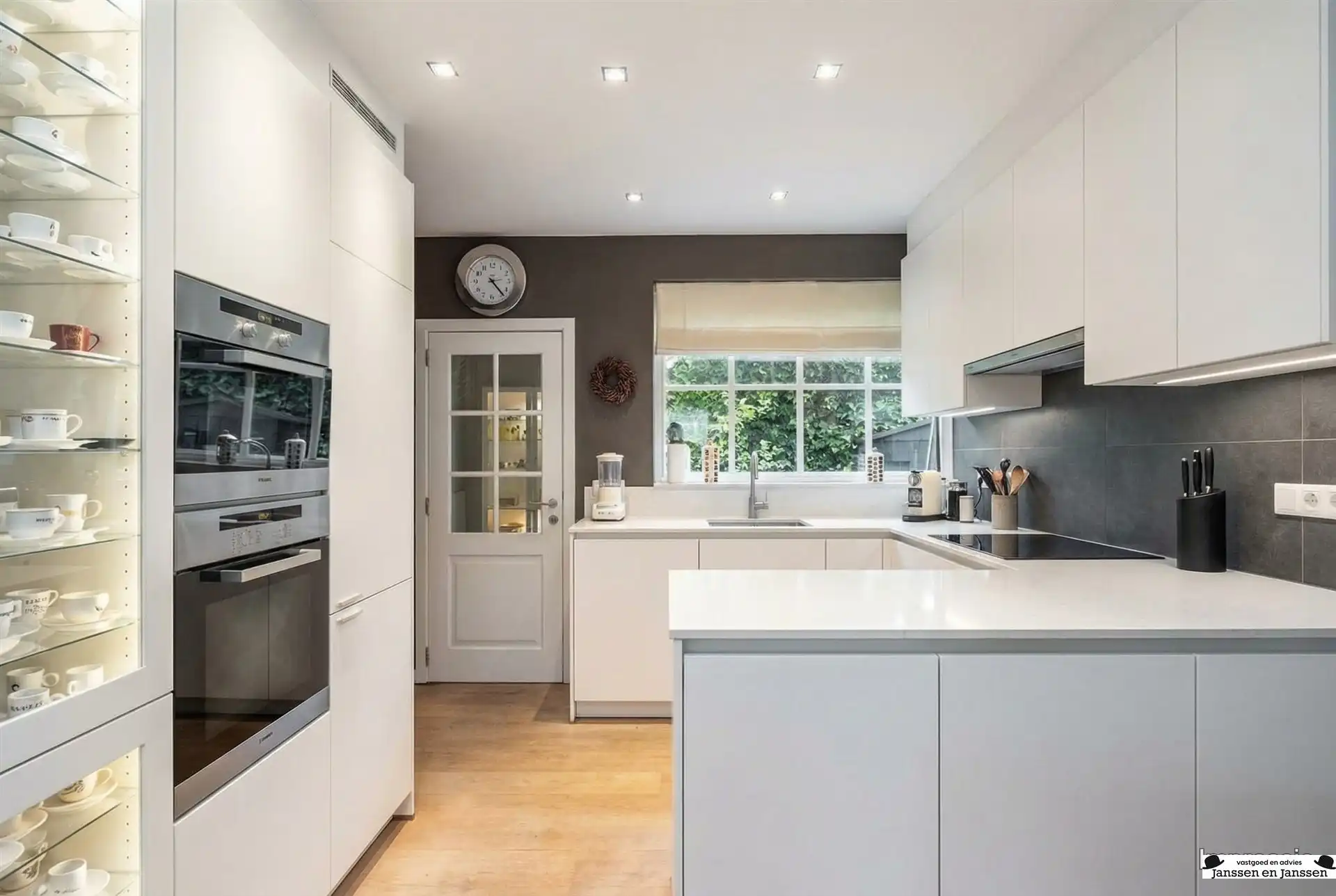 Charmante villa op toplocatie in hartje Ekeren foto 9