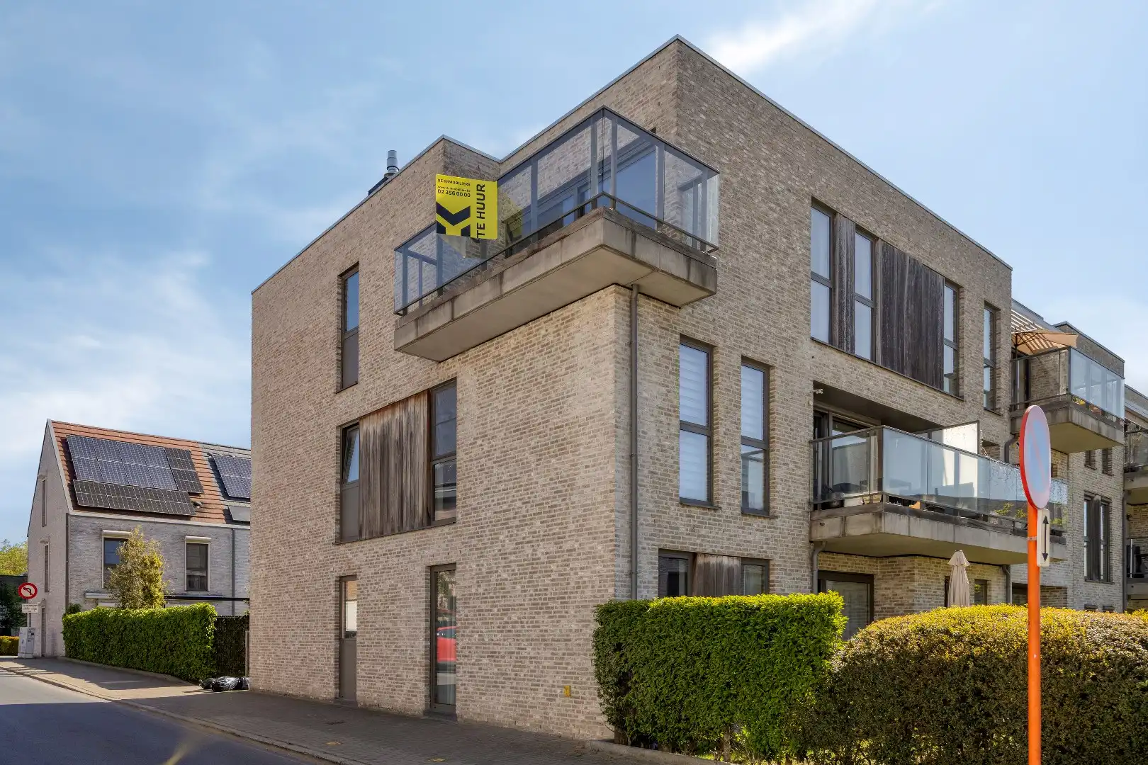 App te huur nabij centrum Halle: 2 slpks, terras, parking + kelder foto 2