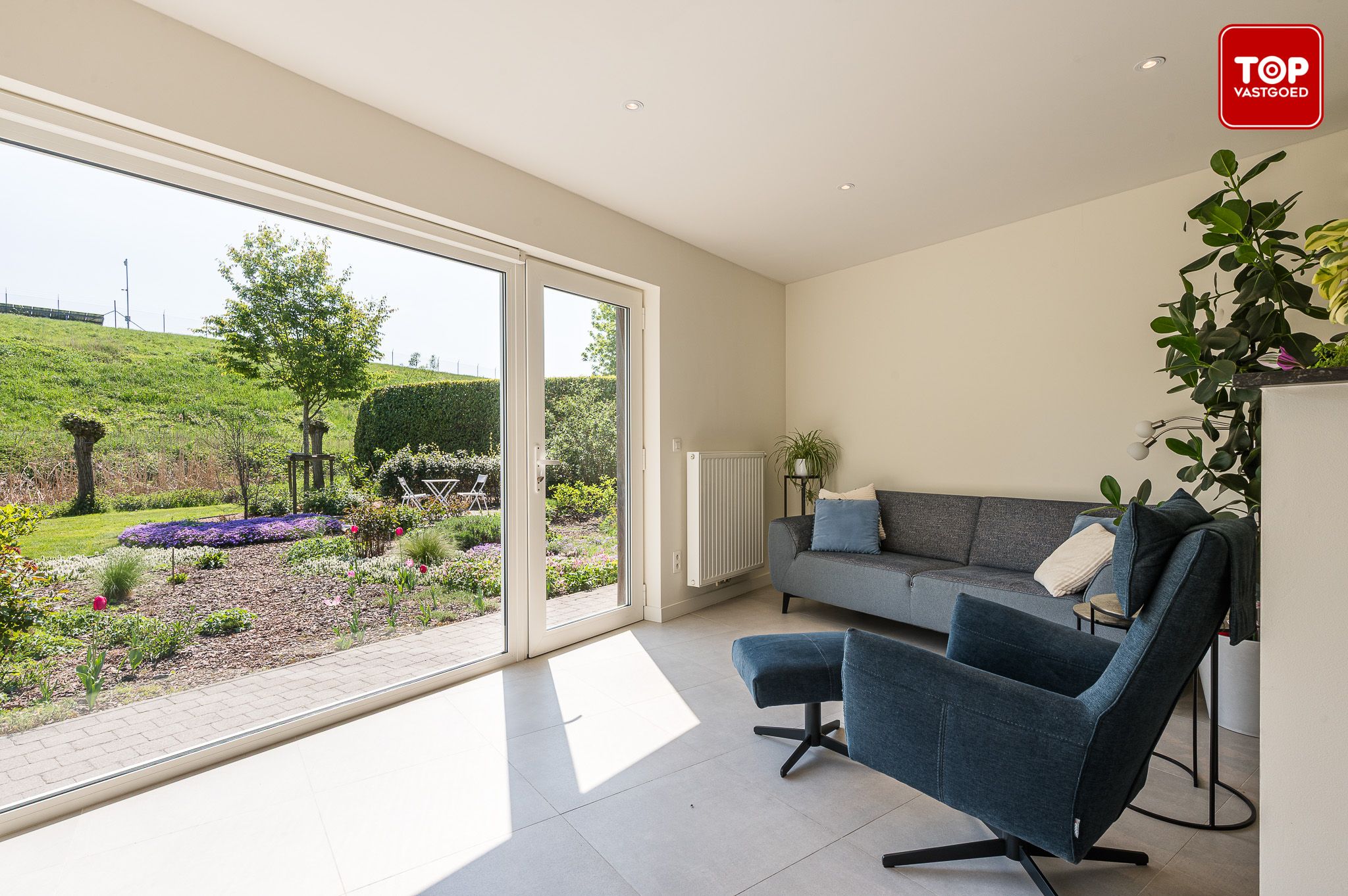 Instapklare woning met prachtige tuin in doodlopende straat. foto 3