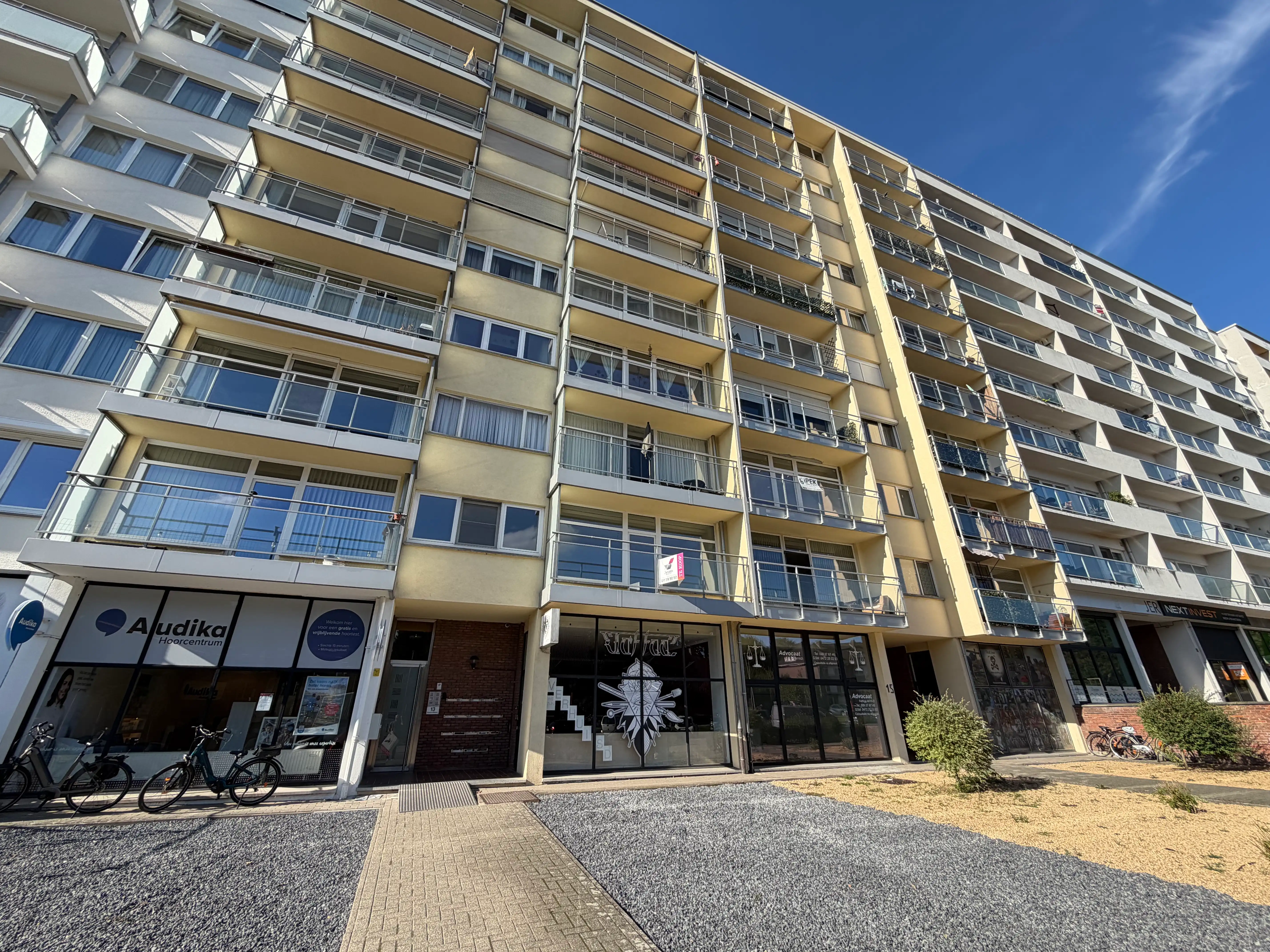 GENK te koop: gerenoveerd appartement met 2 slaapkamers foto 14