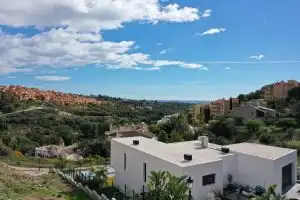 Nieuw te bouwen villa met zicht op golf en zee te Elviria. foto 16