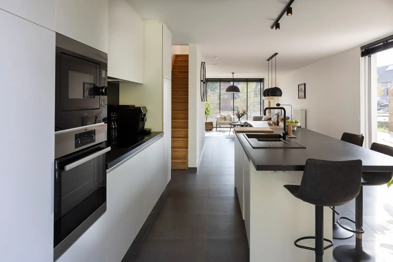 Zeer verzorgde, instapklare woning met 4 slaapkamers. foto 4